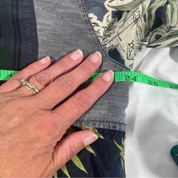 Tommy Bahama Men’s Button Down Shirt Size Large Tropical Silk Beach Vacation - Picture 7 of 10